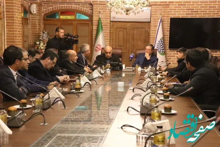تأکید بر نقش راهبردی منطقه آزاد ماکو در توسعه کریدورهای حمل‌ونقل کشور در دیدار معاون وزیر راه با استاندار آذربایجان‌غربی