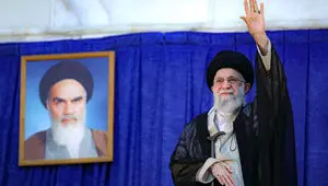 امام خامنه ای مبارزی که تاریخ انقلاب را نوشت