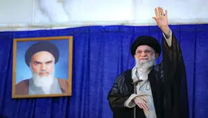 امام خامنه ای مبارزی که تاریخ انقلاب را نوشت
