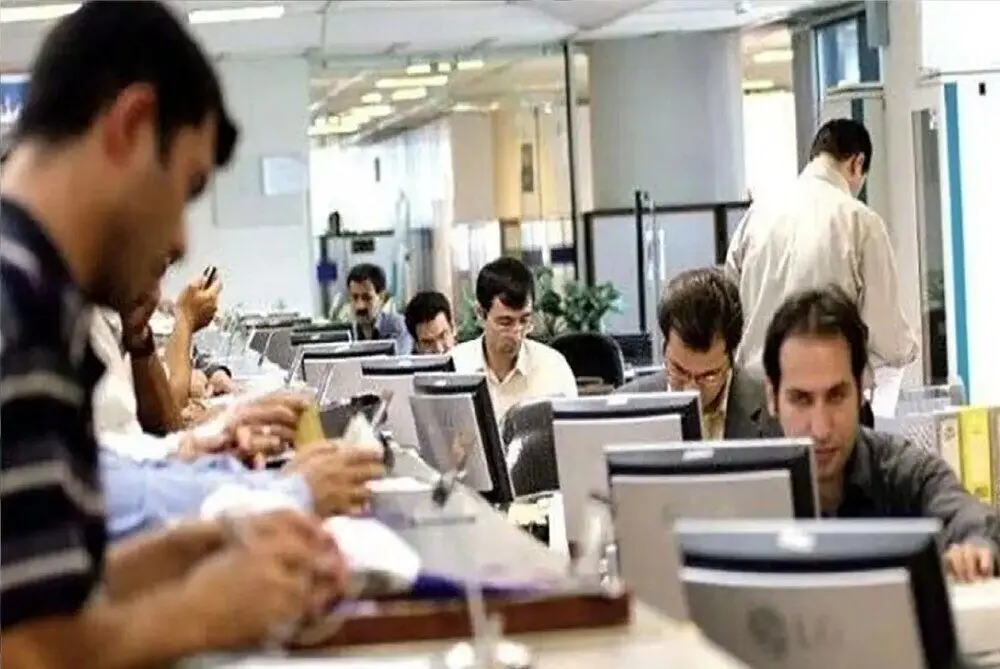 افشای معمای پشت پرده الزام ۷۰ درصدی ادارات تهرانی؛ ویترین بحران یا راهکار نجات برق؟
