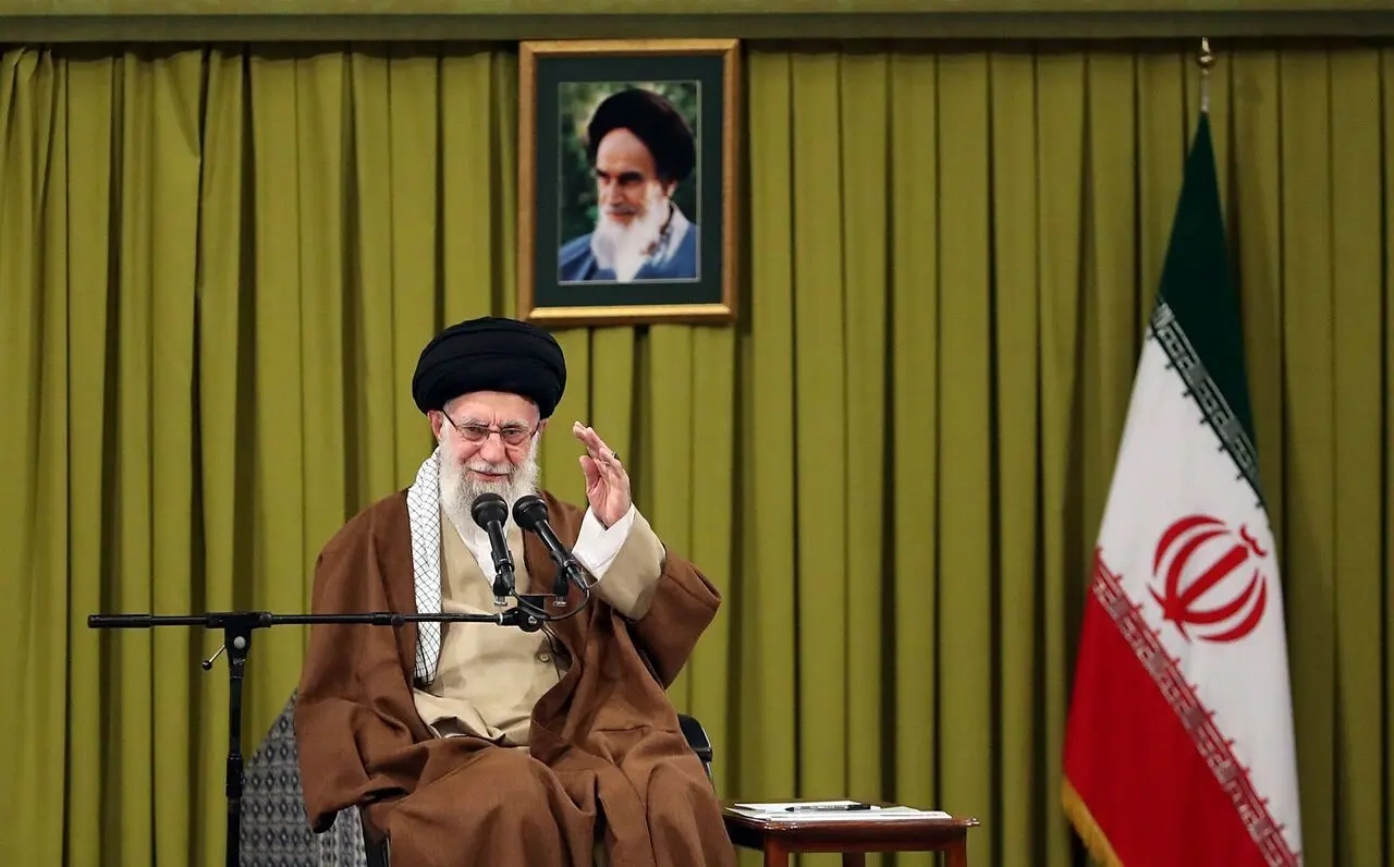 هرکس با انتخابات مخالفت کند با اسلام و جمهوری اسلامی مخالفت کرده است