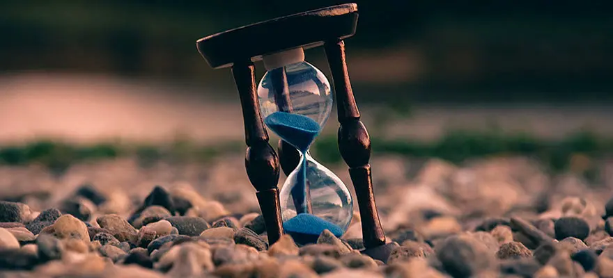 زمان؛ اسرارآمیزترین پدیده جهان | آیا زمان وجود دارد یا تنها یک قرار ذهنی است؟