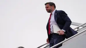 معاون ترامپ: ما منتظر مذاکره با ایران هستیم