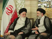 عکس/ گریه های امام جمعه مشهد در زمان نماز خواندن بر پیکر سید ابراهیم رئیسی و همراهانش 