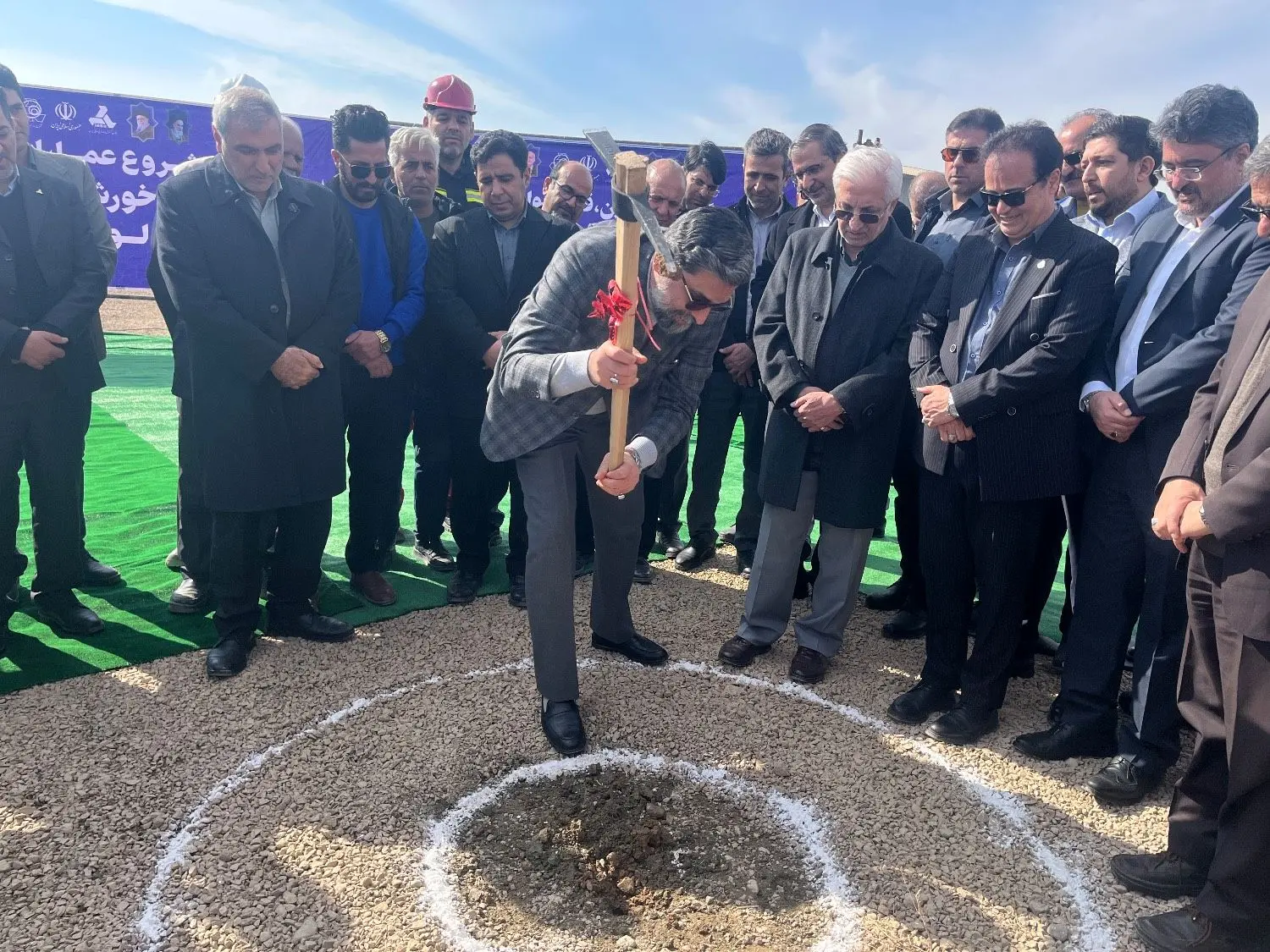 آغاز عملیات اجرایی دو طرح نیروگاه خورشیدی در مجتمع صنعتی و شرکت لوله گستر اسفراین