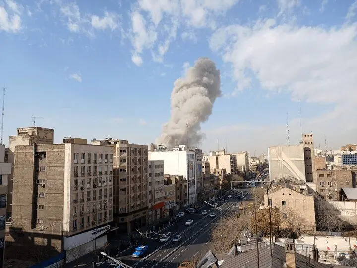 خبر فوری از بستن معابر اطراف خیابان پاستور و اعزام کارگران مصدوم به بیمارستان