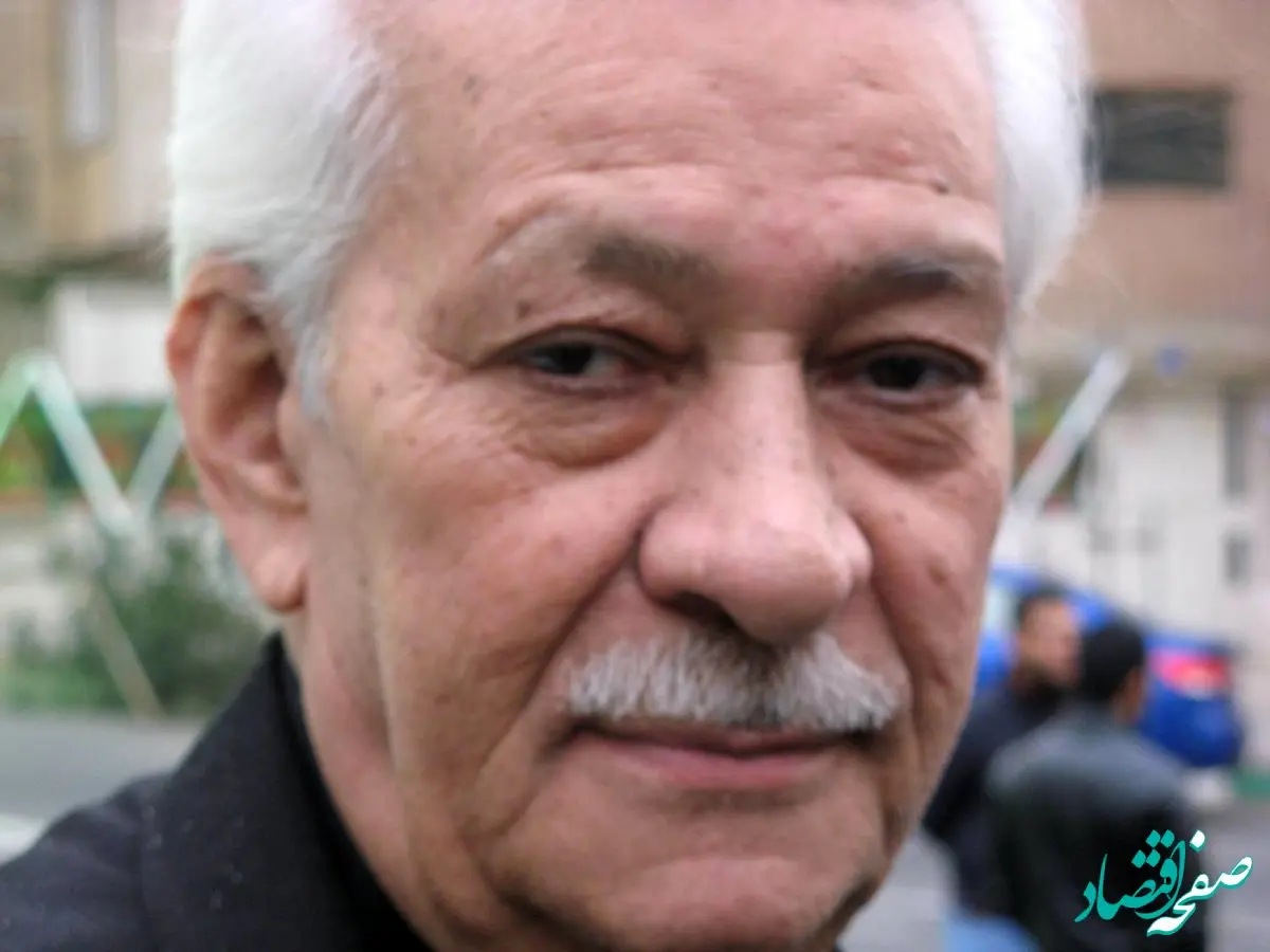 مراسم سالگرد عزت الله کریمی صاحب امتیاز فقید رخصت پهلوان در قطعه نام آوران برگزارشد 