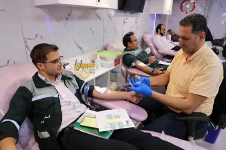 استقبال گسترده کارکنان فولاد آلیاژی ایران از برنامه اهدای خون
