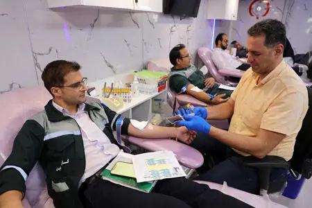 استقبال گسترده کارکنان فولاد آلیاژی ایران از برنامه اهدای خون