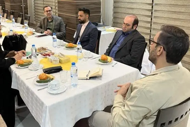 دیدار و گفتگوی اصحاب رسانه و مدیران کانال ها و گروههای فضای مجازی استان کرمانشاه با مدیر روابط عمومی پترول