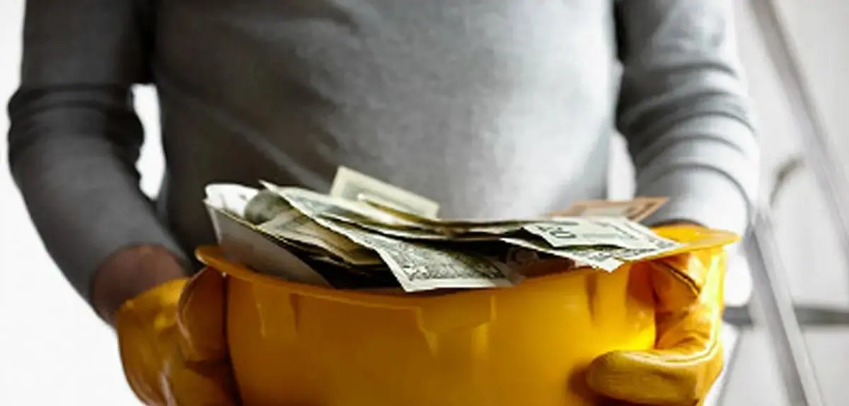 عدالت وارونه در پرداخت حقوق؛ چرا حقوق مدیران و آقازاده‌ها بر اساس عملکرد پرداخت نمی‌شوند؟