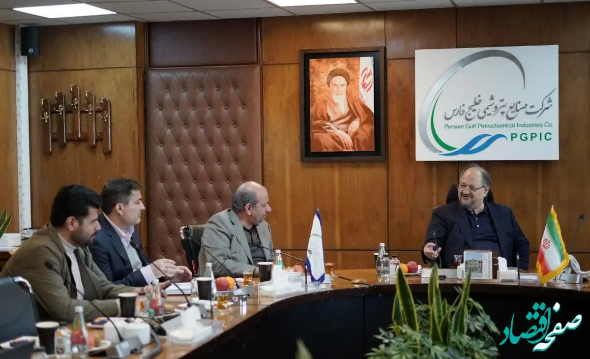 رضایتمندی خانواده ایثارگران از مهم‌ترین اهداف دولت و نظام است/ همکاری‌های هلدینگ خلیج فارس و بانک دی افزایش می‌یابد