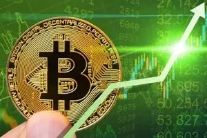 هشدار به معامله‌گران بیت‌کوین؛ قیمت بیت‌کوین آماده جهش یا ریزش؟