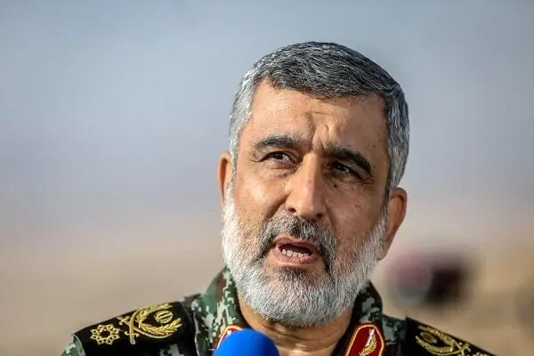 حاجی‌زاده: آمریکایی‌ها در اتاق شیشه‌ای نشسته‌اند