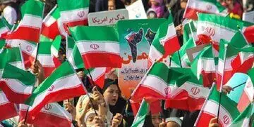 عکس / از فتاح بچه به بغل و حدادعادل تا این نماینده زن مجلس در راهپیمایی ۲۲ بهمن