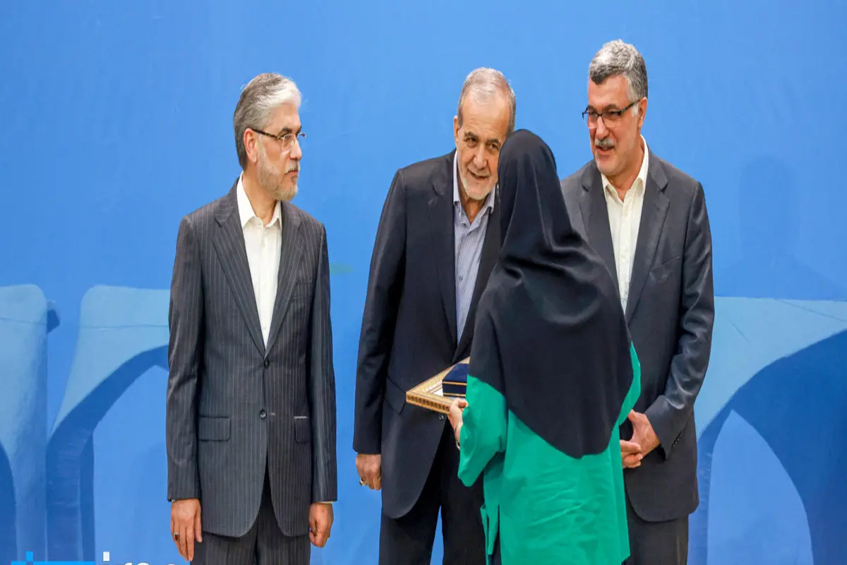 حرف های در گوشی رتبه برتر کنکور به رئیس‌ جمهور | او چه گفت؟ 