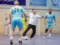 وقتی رئیس جمهور به افتخار کارگران پا به توپ شد