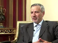 تصویر ناگهانی از چهره شکسته و پیر عطاءالله مهاجرانی در لندن /وزیر خاتمی به ایران باز می گردد؟
