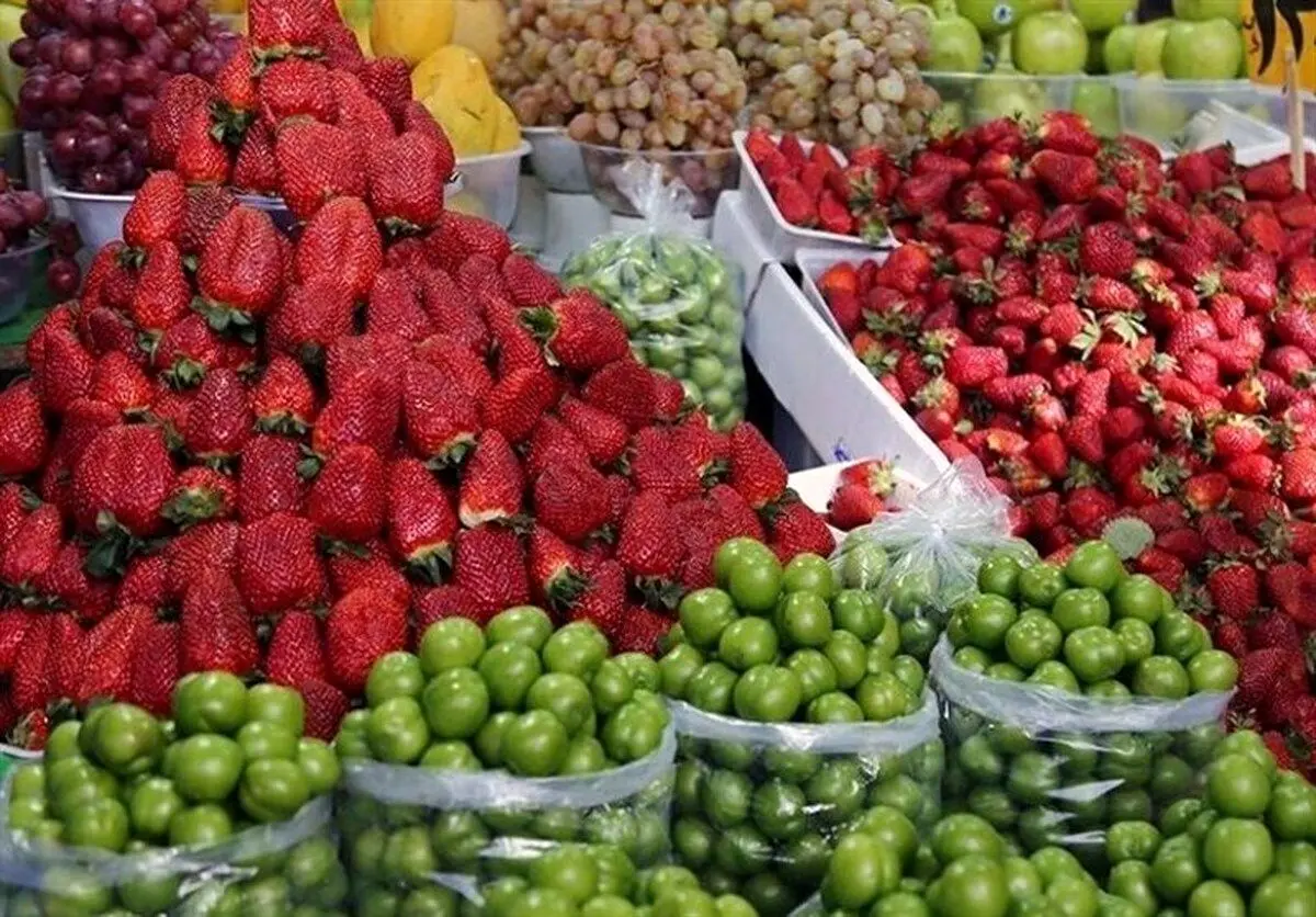 عرضه میوه‌های نوبرانه در میادین تره‌بار با قیمت مناسب | نوبرانه‌ها در میادین تره‌بار عرضه می‌شوند؟ | نوبرانه‌ها هم بهار را به میادین تره‌بار آوردند!