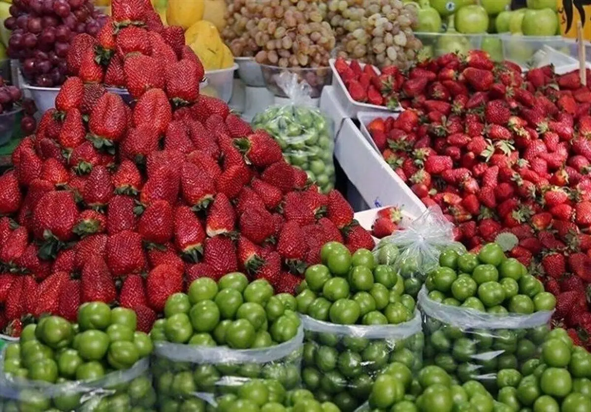 عرضه میوه‌های نوبرانه در میادین تره‌بار با قیمت مناسب | نوبرانه‌ها در میادین تره‌بار عرضه می‌شوند؟ | نوبرانه‌ها هم بهار را به میادین تره‌بار آوردند!