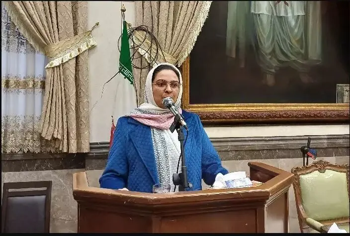 بهشید برخوردار تنها نماینده زن بدون چادر در دیدار محلس نشینان با رهبر انقلاب کیست؟ 