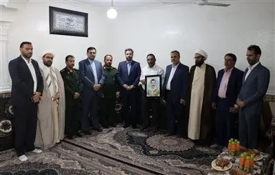 مدیرعامل  پازارگاد با خانوده های معظم  شهدای عسلویه دیدار کرد