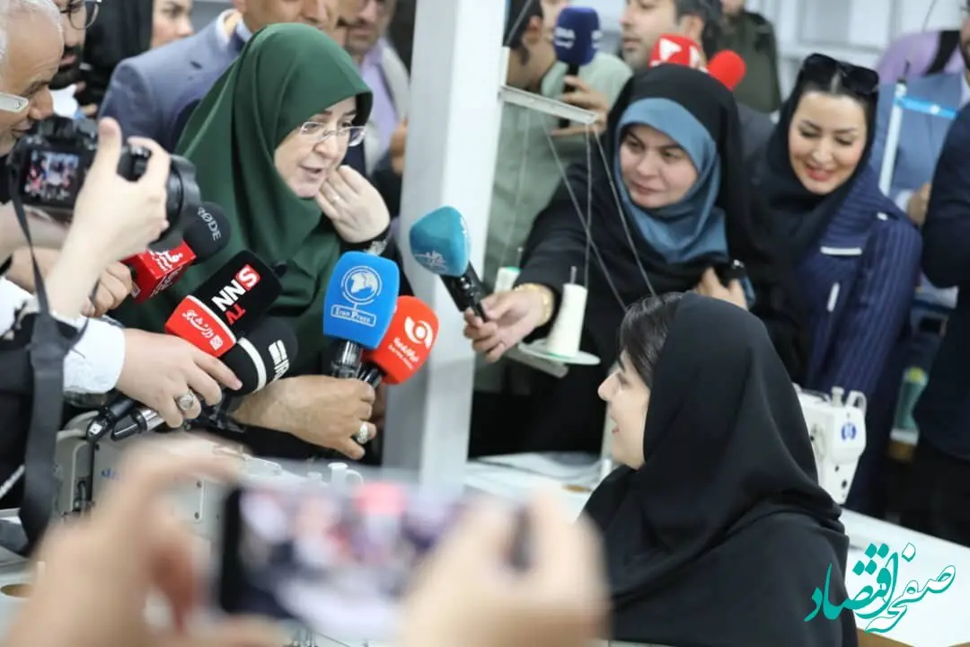 بازدید سخنگوی دولت از یک کارگاه تولیدی پوشاک در منطقه آزاد انزلی