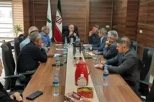 برگزاری نشست هم اندیشی مدیریت صندوق استان قزوین با مدیر شعبه بیمه دانا و رؤسای کانون‌ها
