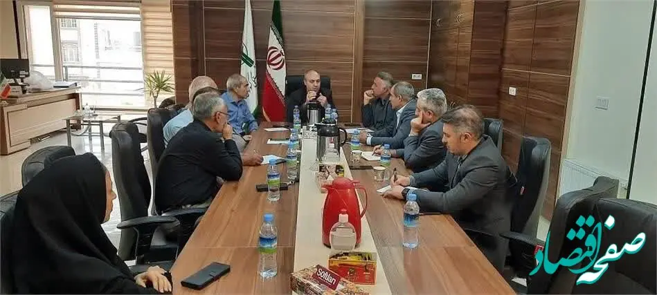برگزاری نشست هم اندیشی مدیریت صندوق استان قزوین با مدیر شعبه بیمه دانا و رؤسای کانون‌ها
