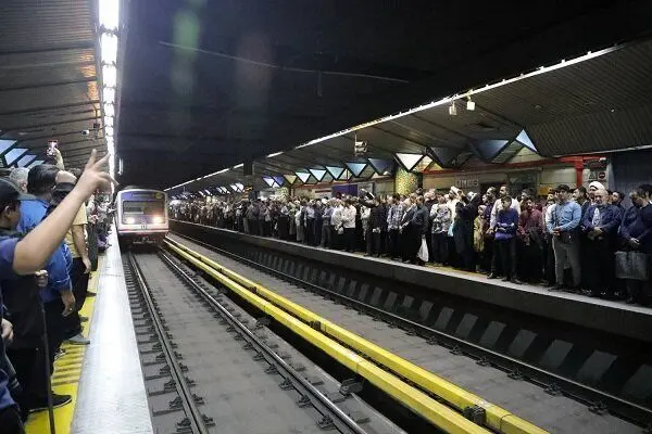 تغییر برنامه حرکت مترو تهران همزمان با مراسم وداع رهبر شهید