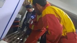 کودک کرمانشاهی گرفتار در صندلی فلزی نجات یافت