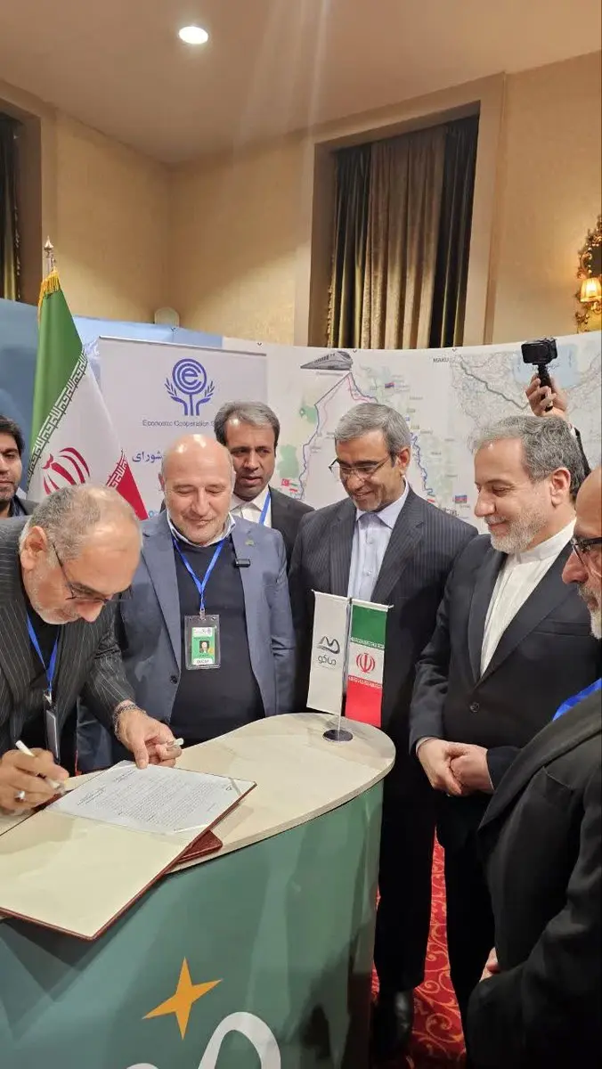 تفاهم نامه مثلث لجستیکی ایران بین مناطق سرخس و ماکو در حضور وزیر امور خارجه و استاندار خراسان رضوی امضا شد