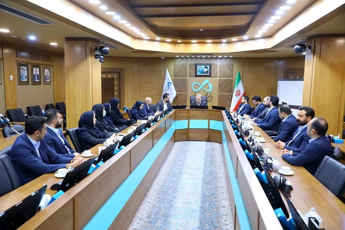 فعالیتهای روابط عمومی در راستای اهداف استراتژیک بانک باشد