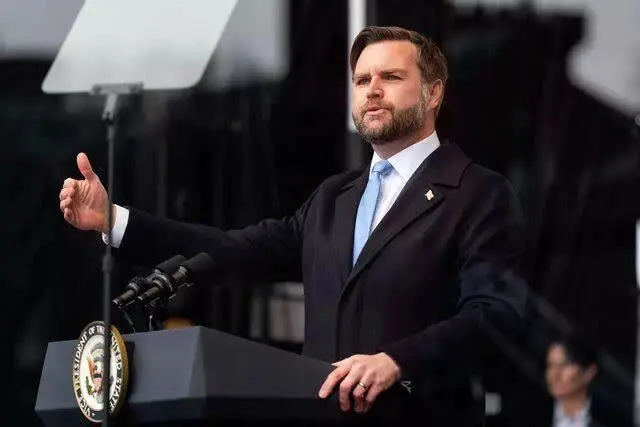 معاون ترامپ: به‌دنبال راه‌حل دیپلماتیک با ایران هستیم