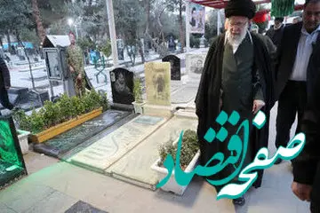 تصویری از رهبر انقلاب بر سر مزار مستشار شهید شده سپاه در حملات اخیر اسرائیل به سوریه