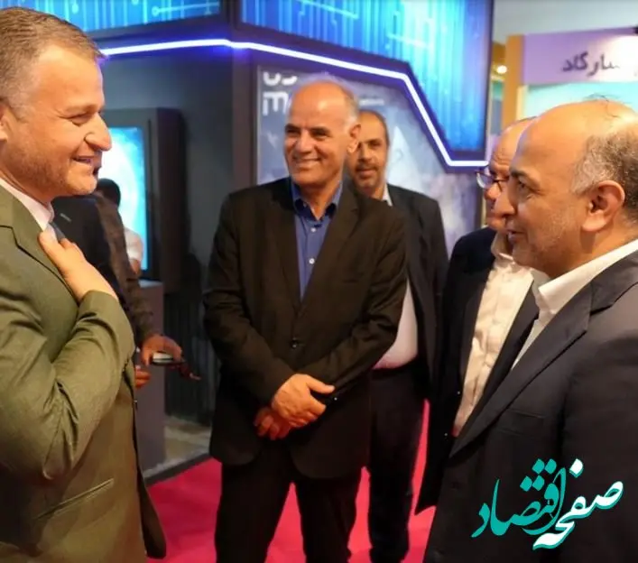 بازدید مدیران ارشد اقتصادی از غرفه بیمه دی در نمایشگاه اینوکس مشهد