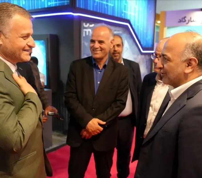 بازدید مدیران ارشد اقتصادی از غرفه بیمه دی در نمایشگاه اینوکس مشهد