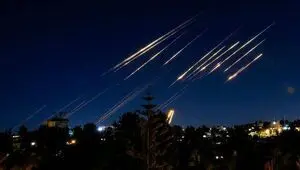 حمله موشکی ایران به چند منطقه اردن؛ آژیر خطر در شهرها به صدا درآمد  