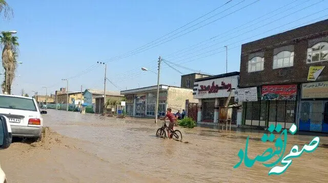 مدارس این شهر بخاطر سیل تعطیل شد / یک نفر در سیلاب گم شده است 