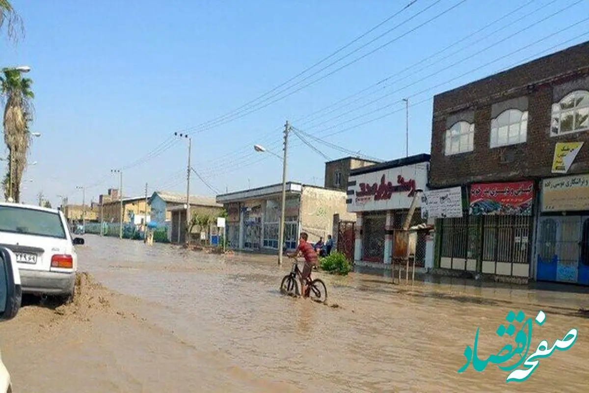 مدارس این شهر بخاطر سیل تعطیل شد / یک نفر در سیلاب گم شده است 