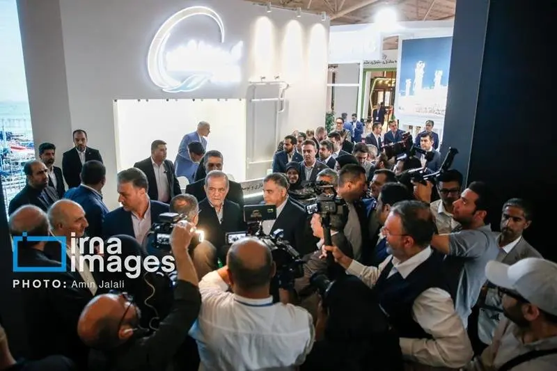 غرفه گروه صنایع پتروشیمی خلیج فارس، محور بازدیدها و رایزنی‌های اقتصادی/ حضور رئیس‌جمهور و وزیر نفت در غرفه برترین شرکت صادراتی ایران