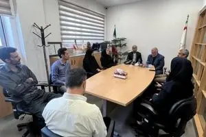 بازدید سرزده دکتر حسن‌پور نماینده مردم کرمان در مجلس شورای اسلامی از بانک صنعت و معدن این استان/ تأکید بر حمایت جدی نظام بانکی از تولید و اشتغال