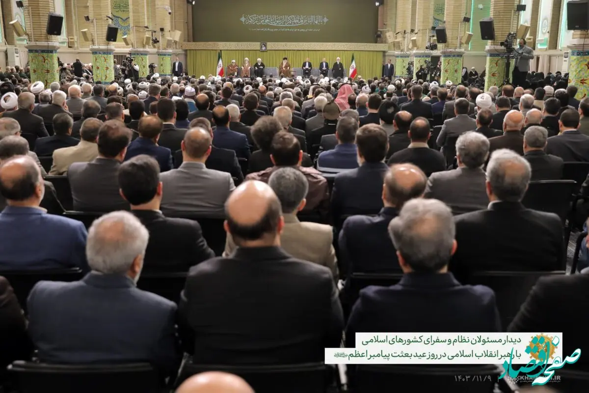 تصویری از سردار قاآنی در دیدار با رهبر انقلاب با پوشش متفاوت/ این سردار معروف هم بود