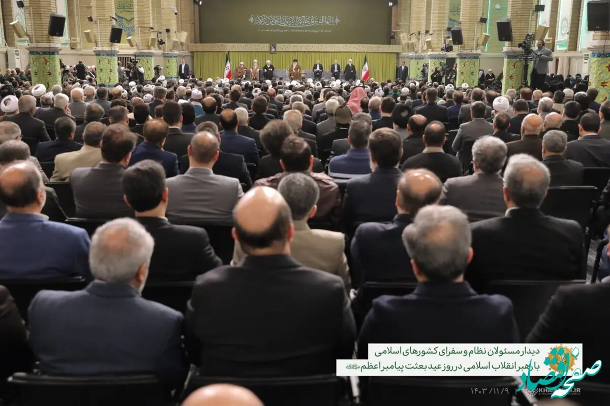 تصویری از سردار قاآنی در دیدار با رهبر انقلاب با پوشش متفاوت/ این سردار معروف هم بود