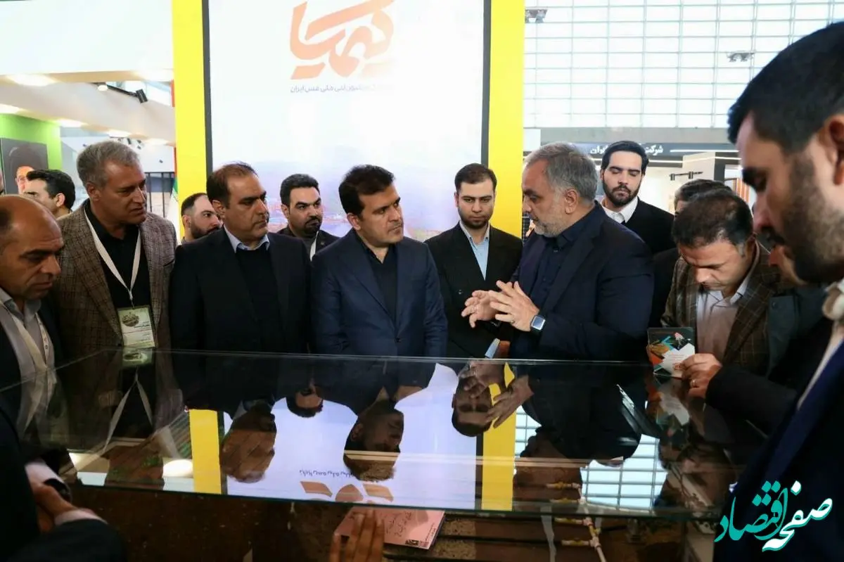 معاون علمی و فناوری رئیس جمهور از غرفه ملی مس بازدید کرد