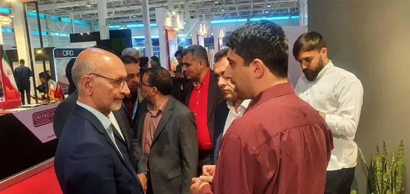 حضور رئیس هیات عامل ایمیدرو در غرفه شرکت سنگ آهن مرکزی ایران
