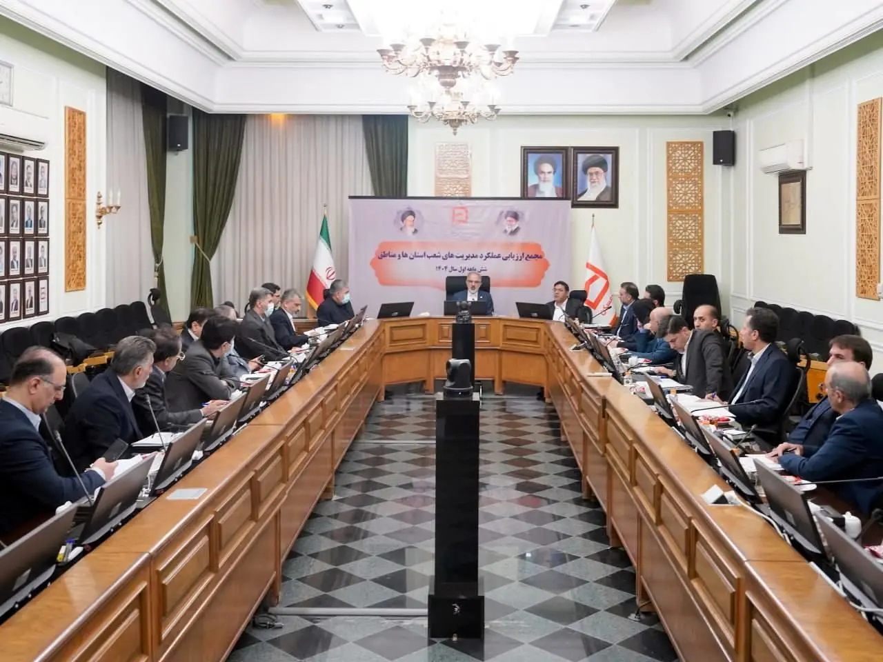 عبور از تنگناهای اقتصادی با بهره‌برداری مناسب از ظرفیت‌ها/ توسعه بانکداری شرکتی در بانک مسکن