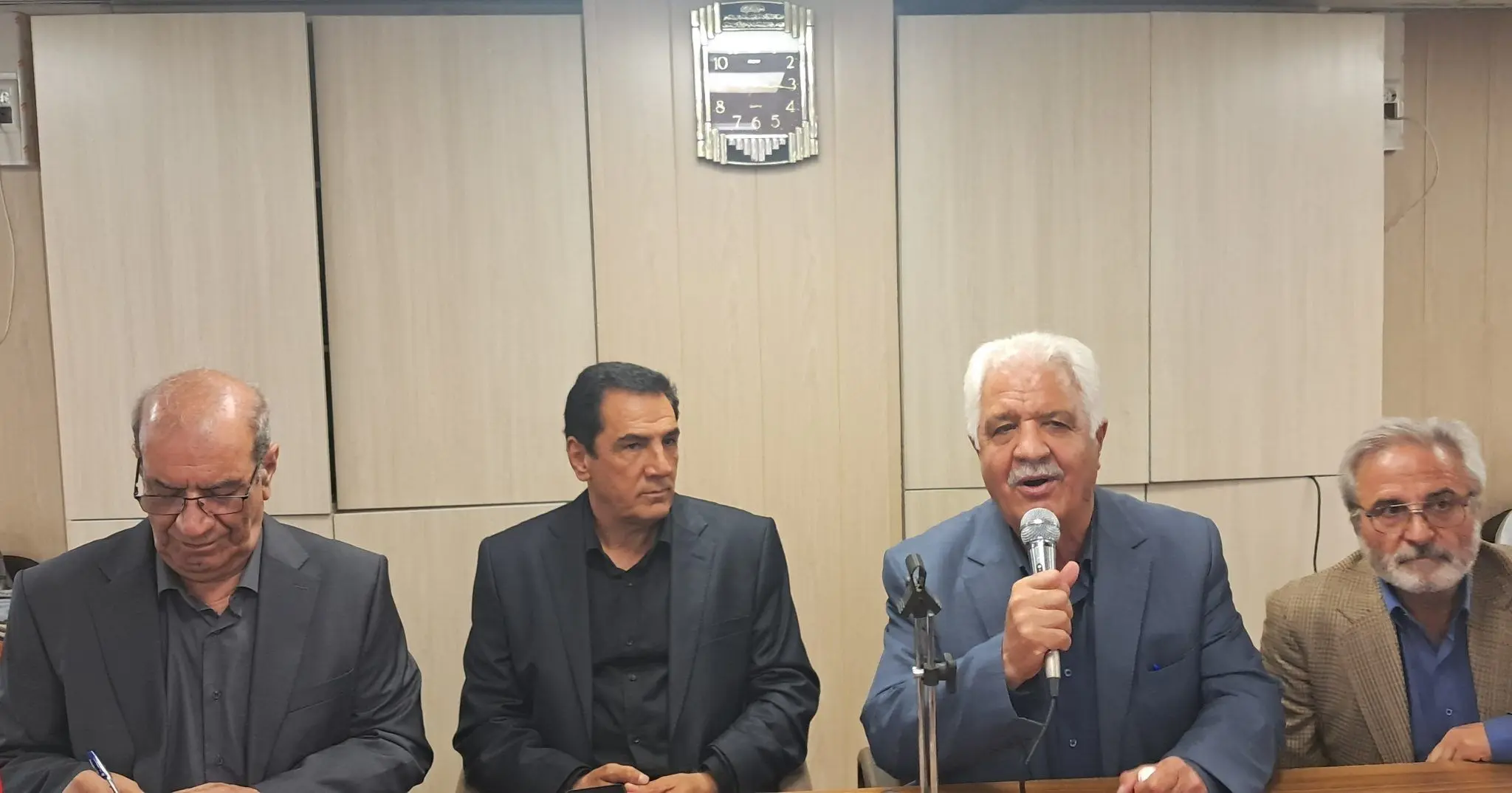 پرداخت معوقات فروردین ماه در دستور کار کانون های بازنشستگان