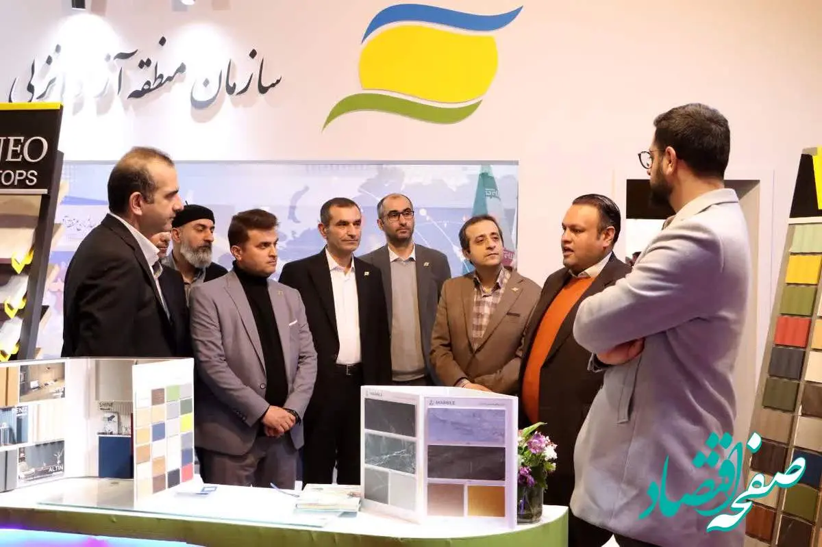 از حضور رئیسجمهور تا مدیرعامل میر بیزینس بانک در غرفه منطقه آزاد انزلی