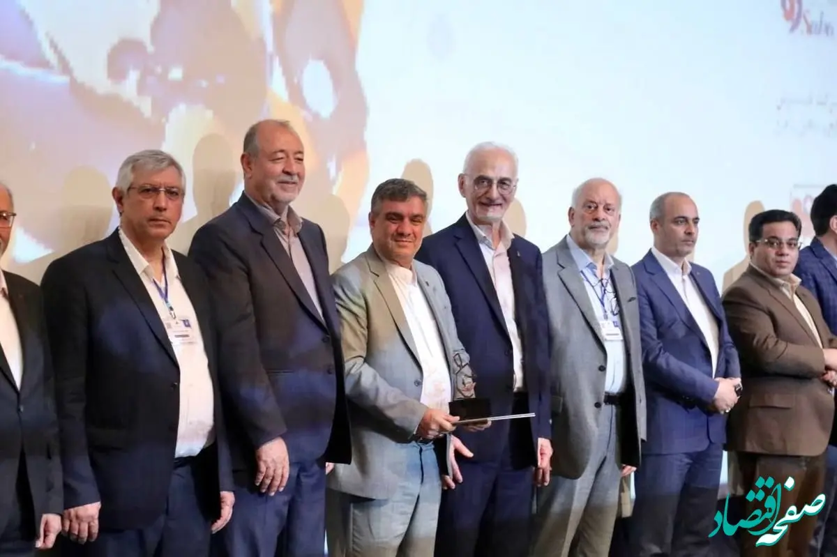 در آیین اختتامیه سمپوزیوم فولاد ۱۴۰۳ کیش از مدیرعامل شرکت فولاد خوزستان تقدیر شد